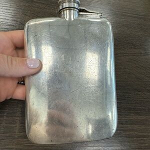 Antique Meriden 1325 Silver Plated Hip Whiskey Flask Hammered Pre-Prohibition